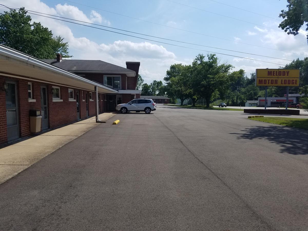Melody Motor Lodge Connellsville Exterior photo