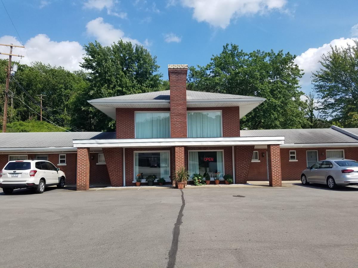Melody Motor Lodge Connellsville Exterior photo