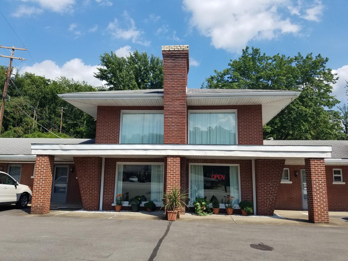 Melody Motor Lodge Connellsville Exterior photo