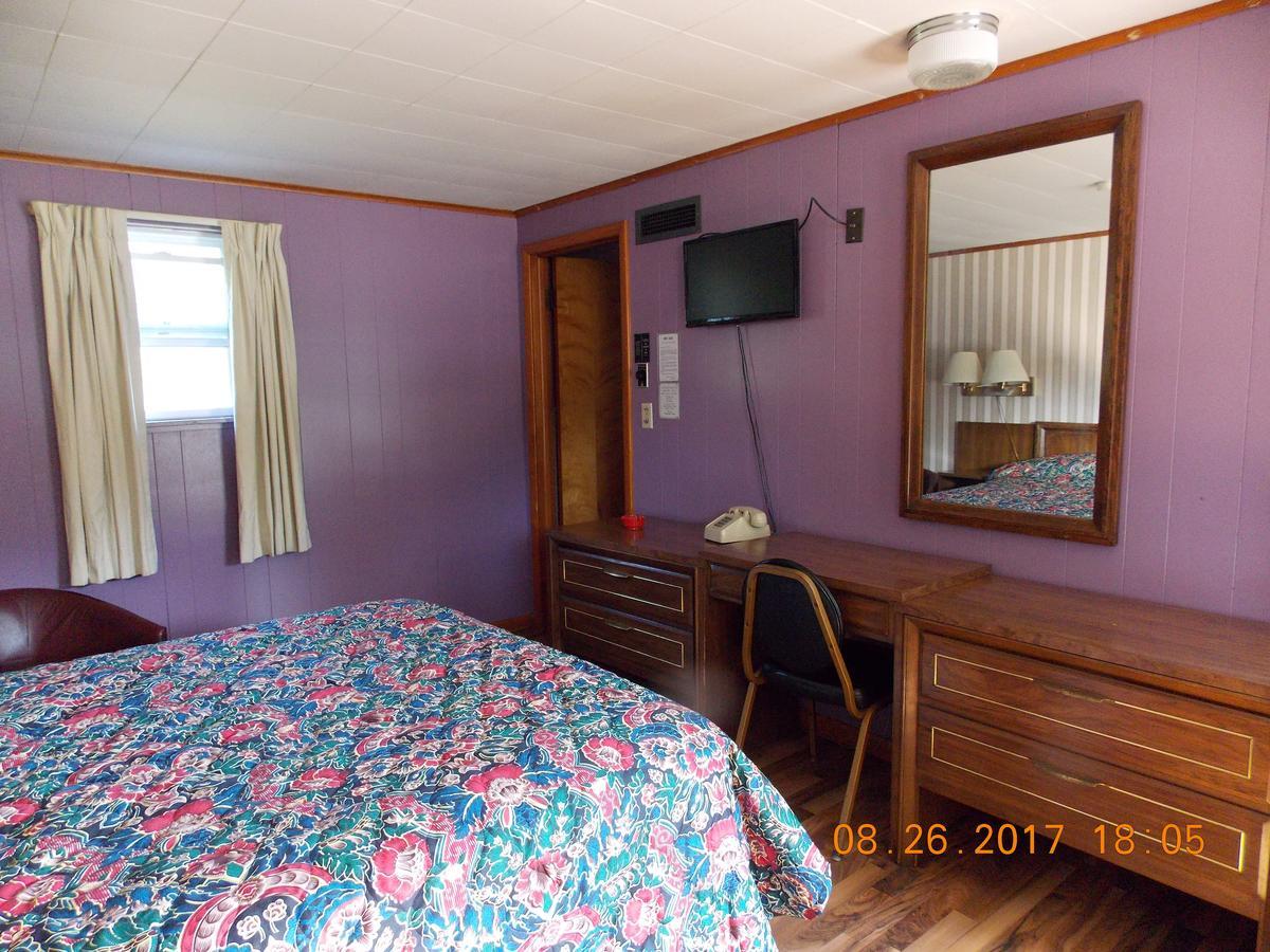 Melody Motor Lodge Connellsville Exterior photo