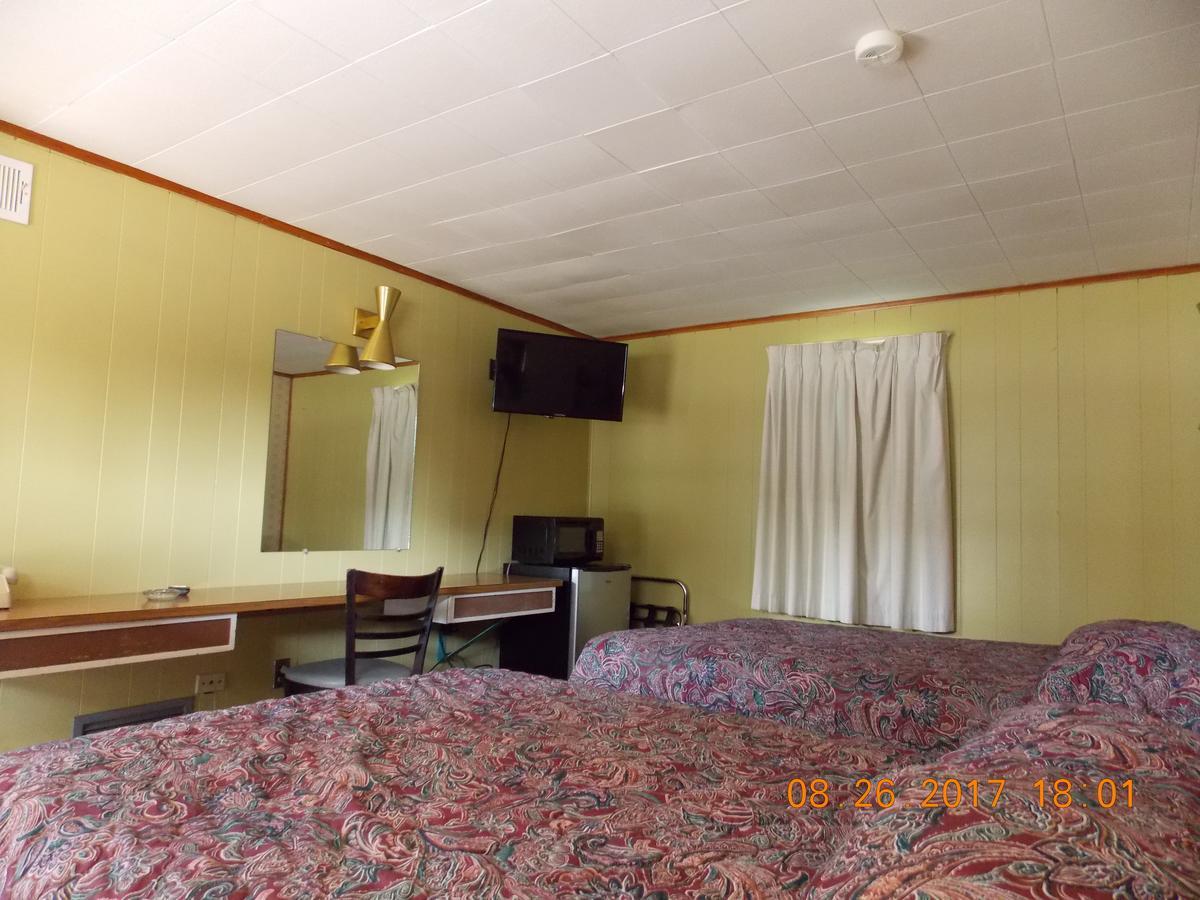 Melody Motor Lodge Connellsville Exterior photo