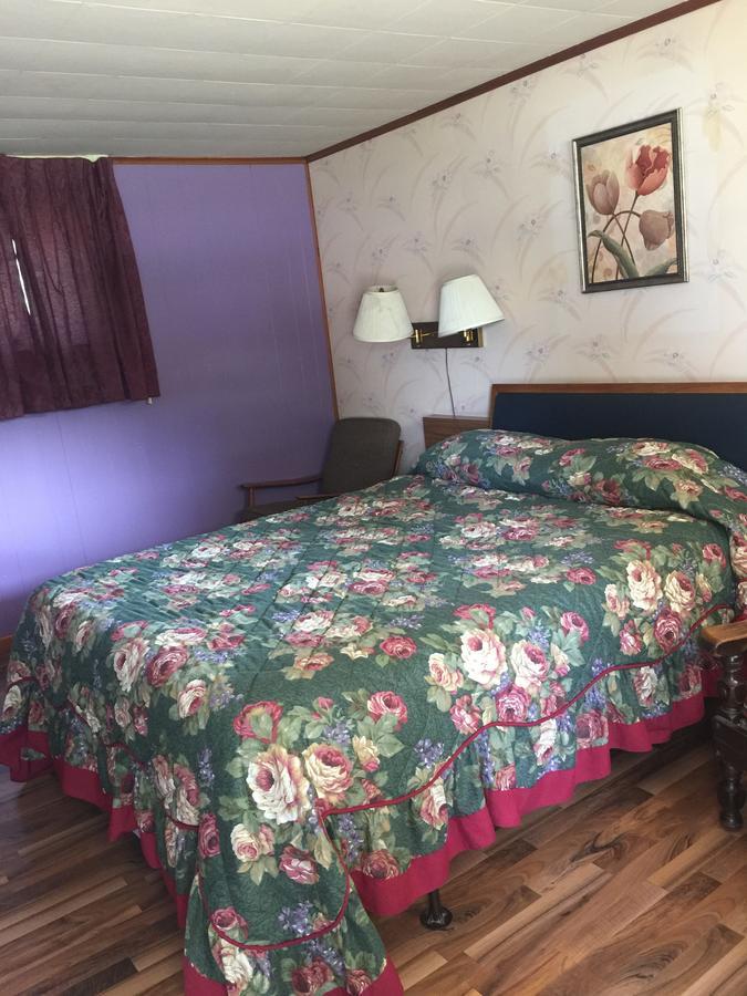 Melody Motor Lodge Connellsville Exterior photo